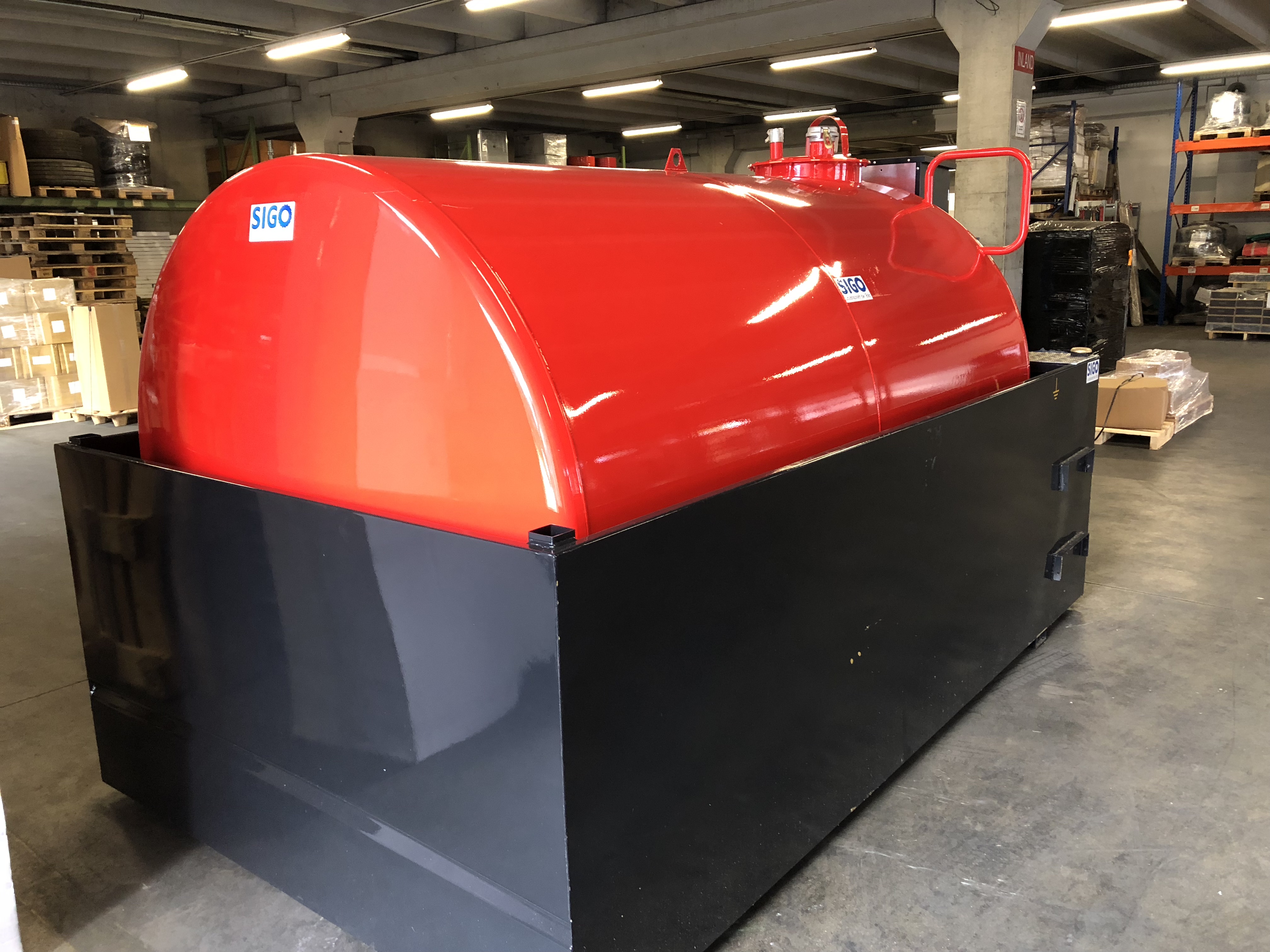 Dieseltank Stahl, 9000l mit 110% Auffangbecken Dieseltank Stahl, 9000l mit 110% Auffangbecken