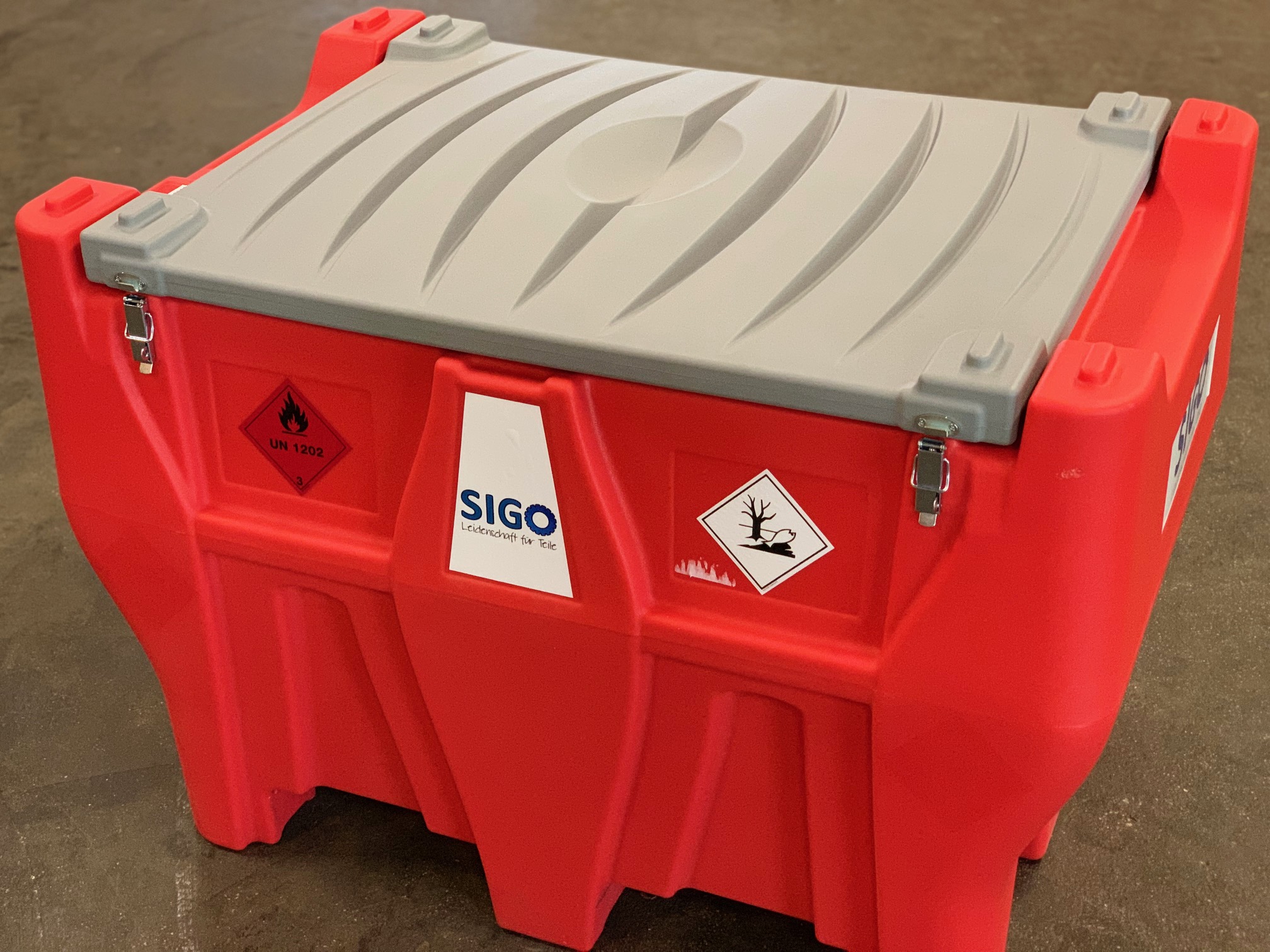 Dieseltank Kunststoff 330 Liter für Pickup, 12V Pumpe, autom. Zapfhahn, 4m Schlauch