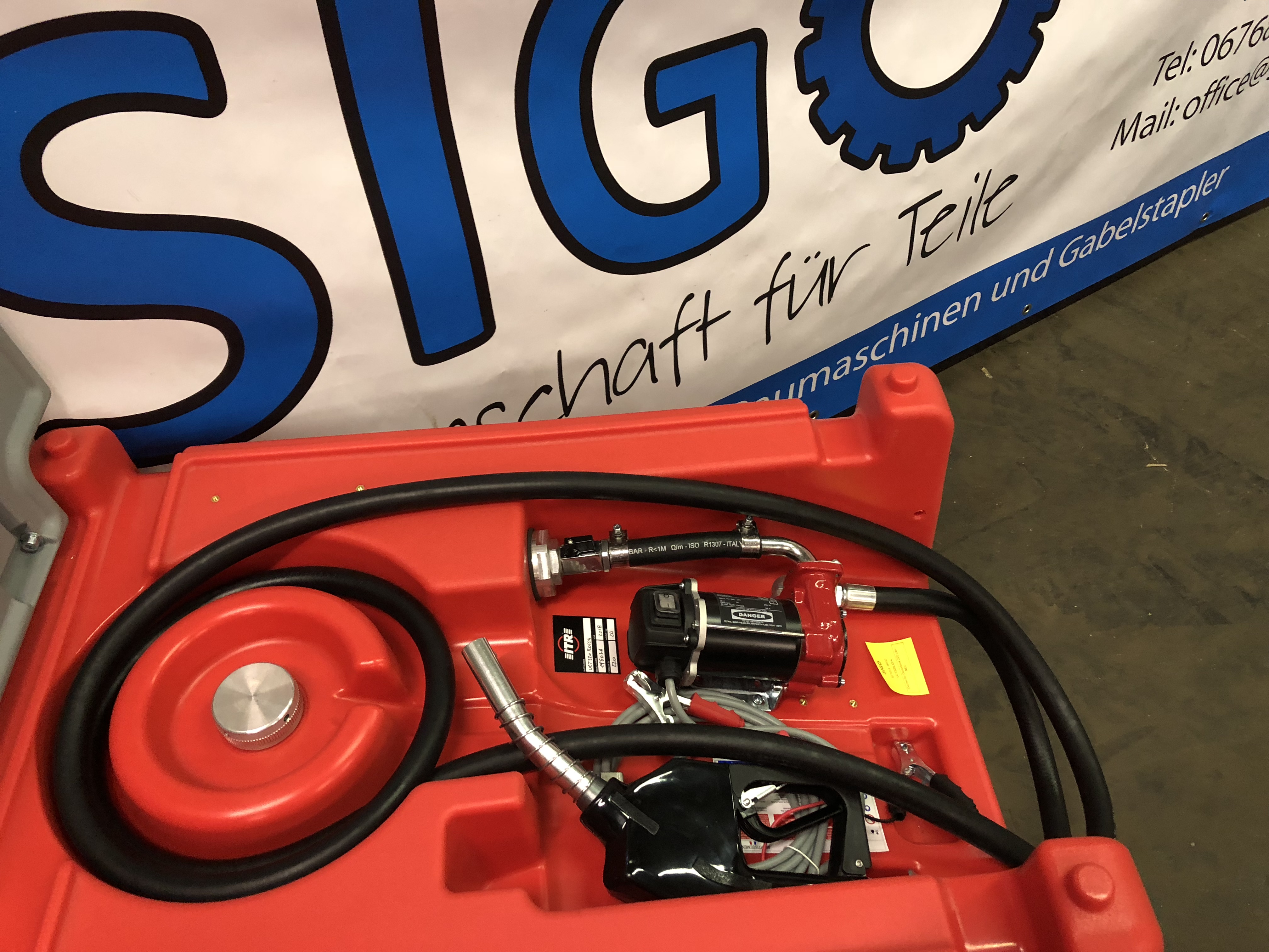 Dieseltank Kunststoff, 220 Liter, 12V Pumpe, automatischer Zapfhahn, 4m Schlauch | 910x600x620mm  