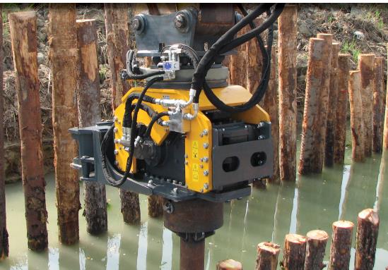 Rammgerät mit Holzzange für Maschinengewicht 10 bis 20 Tonnen