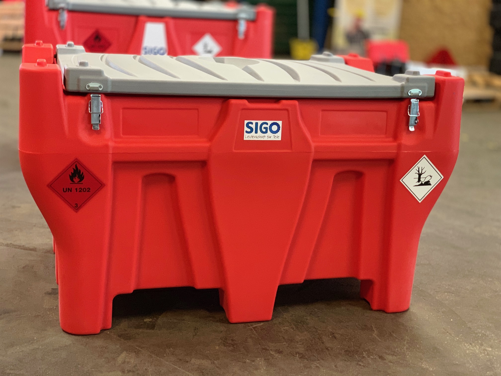 Dieseltank Kunststoff 330 Liter für Pickup, 12V Pumpe, autom. Zapfhahn, 4m Schlauch