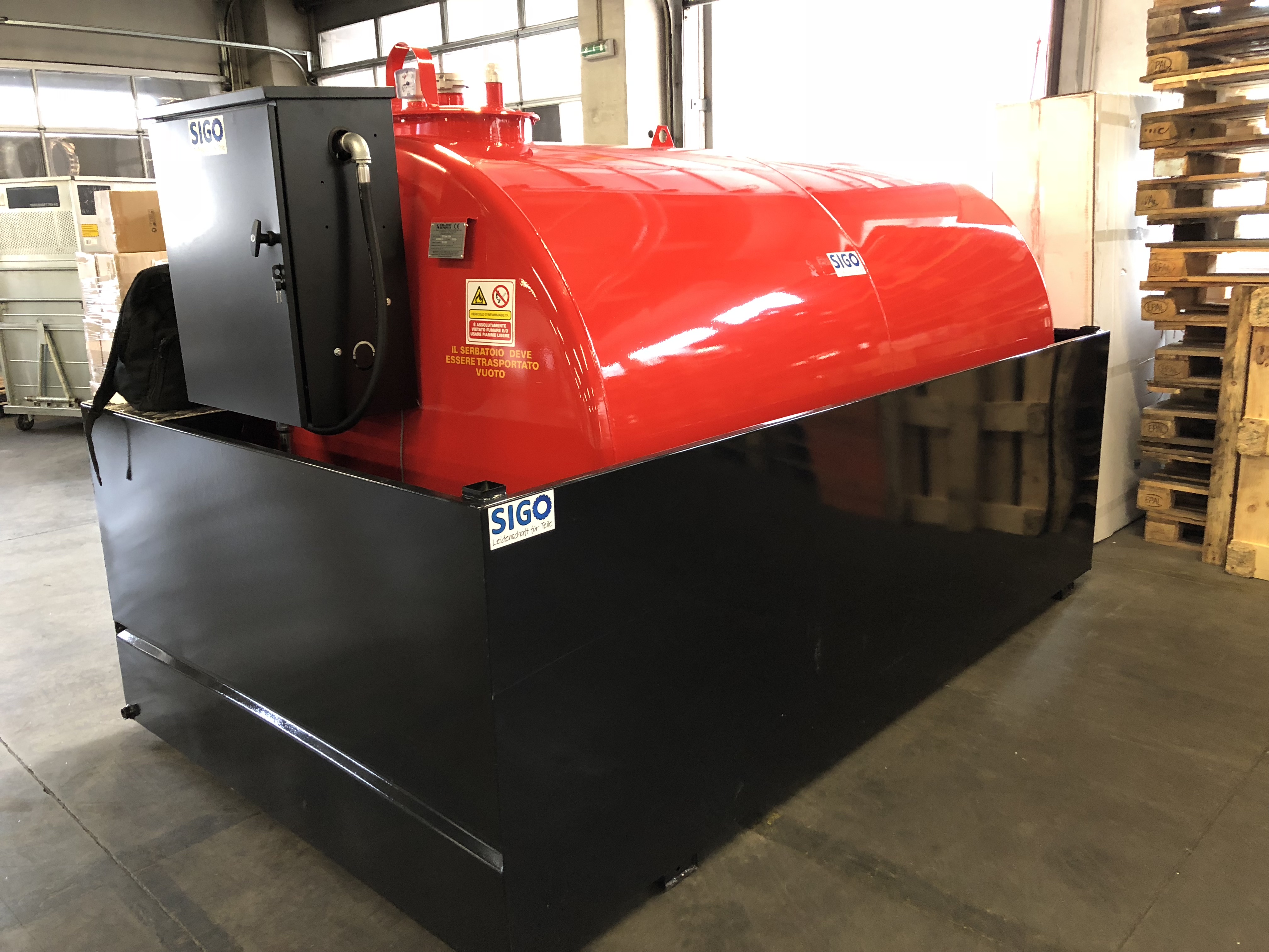 Dieseltank Stahl, 3000l mit 110% Auffangbecken